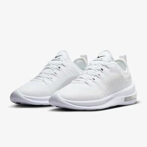 Nike Air Max Axis Size 9 Women’s